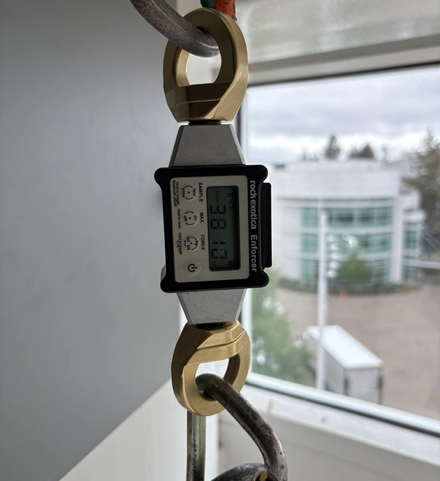 Electronic scale on metal chain